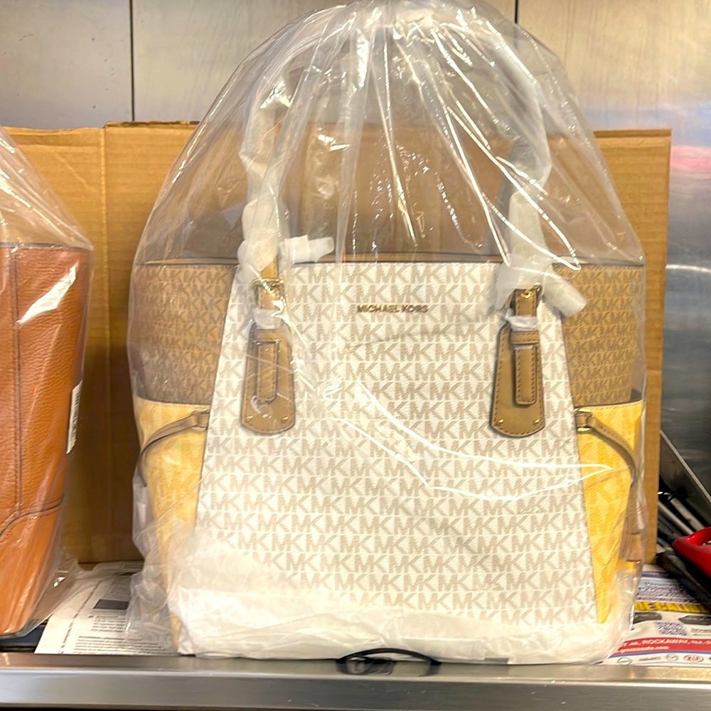 Tote vs bag